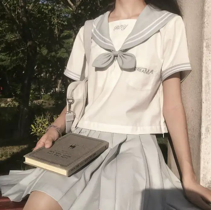 孤独的妻子 海报